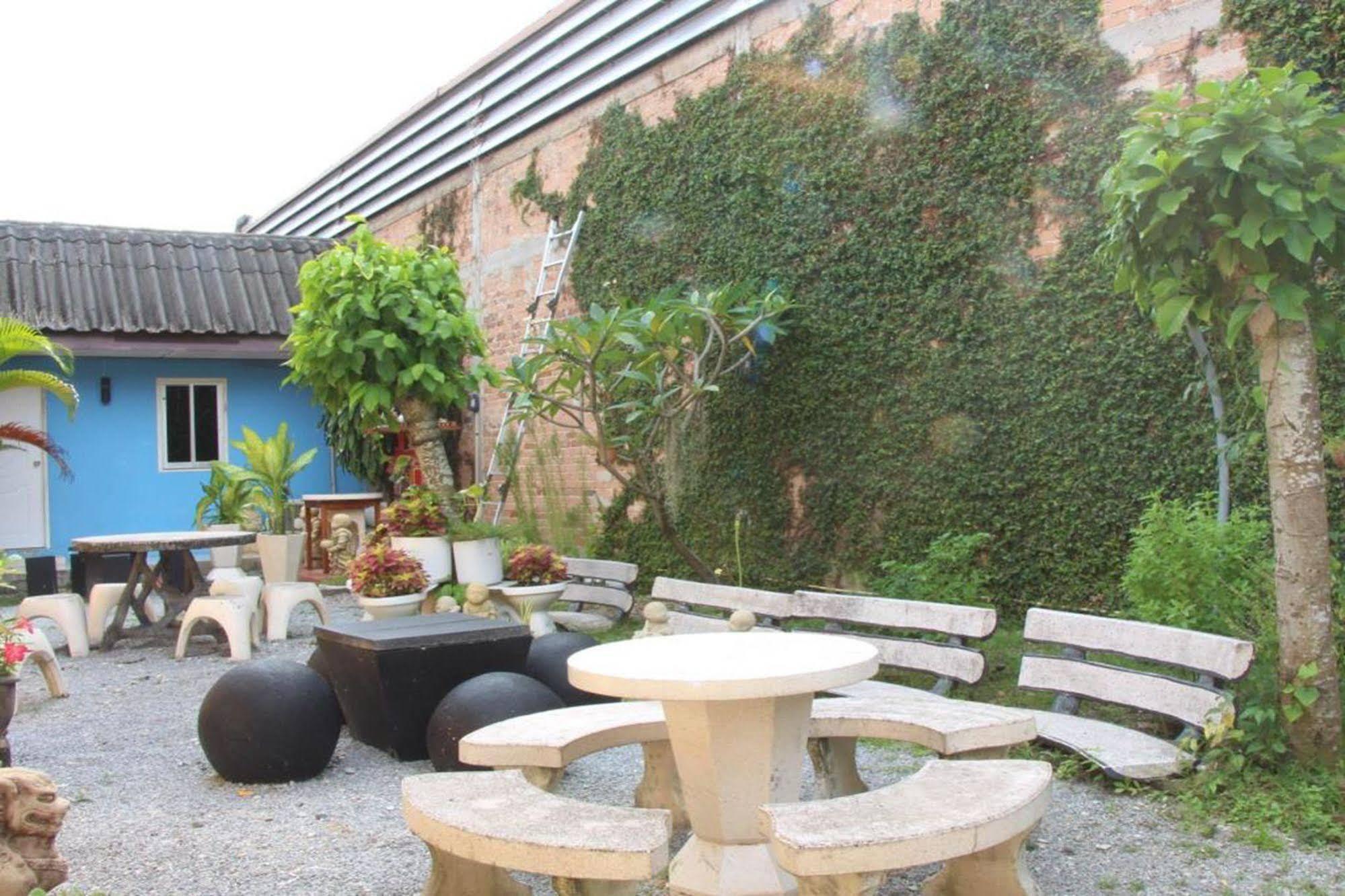 Oyo 1054 Phuket Backpacker Hostel Kültér fotó