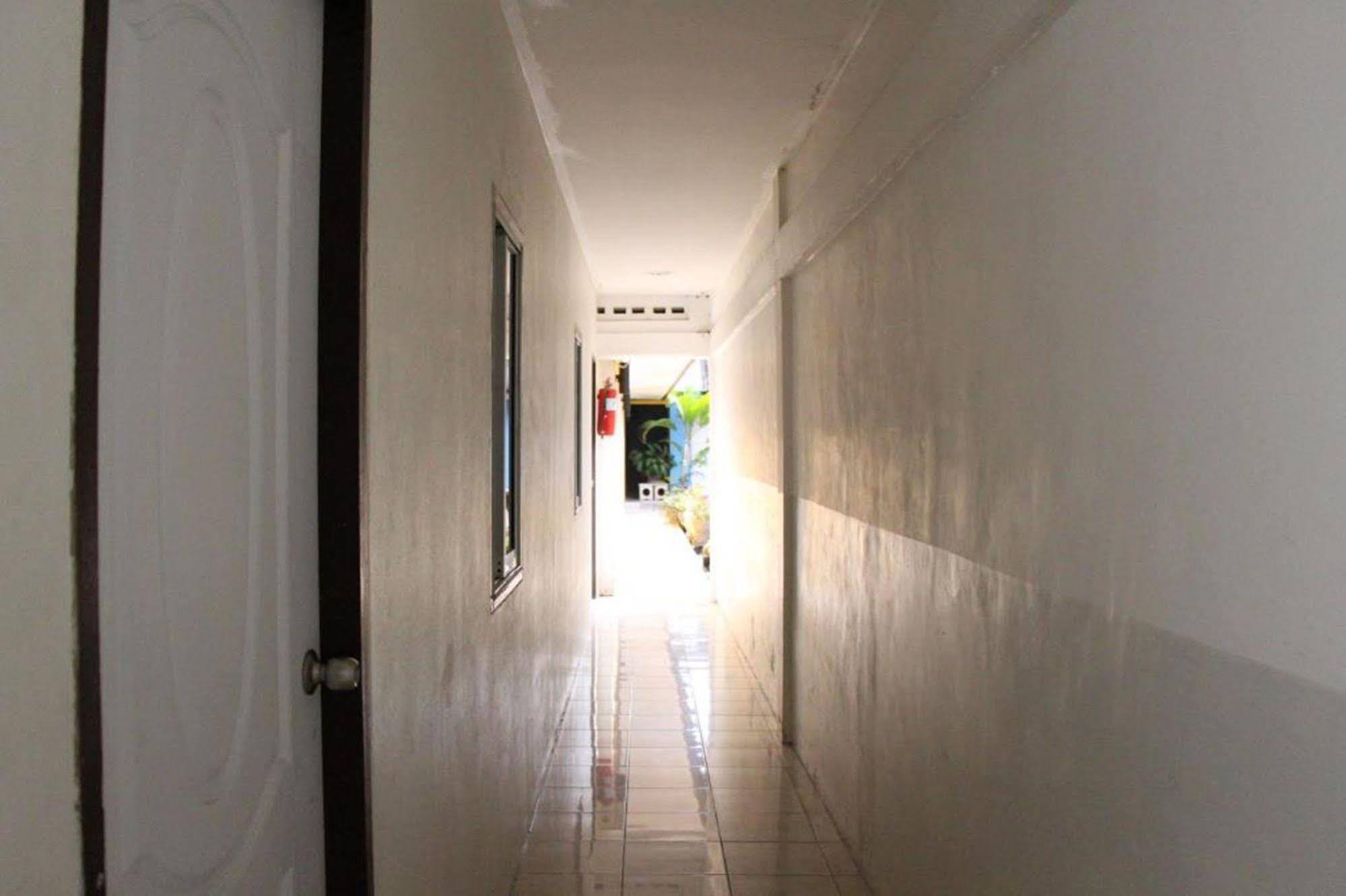 Oyo 1054 Phuket Backpacker Hostel Kültér fotó